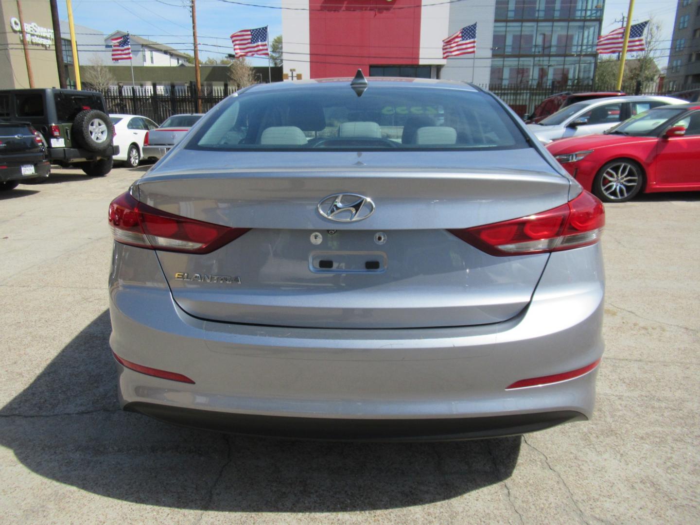 2017 Gray /Gray Hyundai Elantra Limited (5NPD84LF0HH) with an 1.8L L4 DOHC 16V engine, 6A transmission, located at 1511 North Shepherd Dr., Houston, TX, 77008, (281) 657-1221, 29.798361, -95.412560 - 2017 HYUNDAI ELANTRA SE/VALUE/LIMITED VIN: 5NPD84LF0HH003268 5 N P D 8 4 L F 0 H H 0 0 3 2 6 8 SEDAN 4 DR 2.0L I4 F DOHC 16V GASOLINE FRONT WHEEL DRIVE - Photo#15